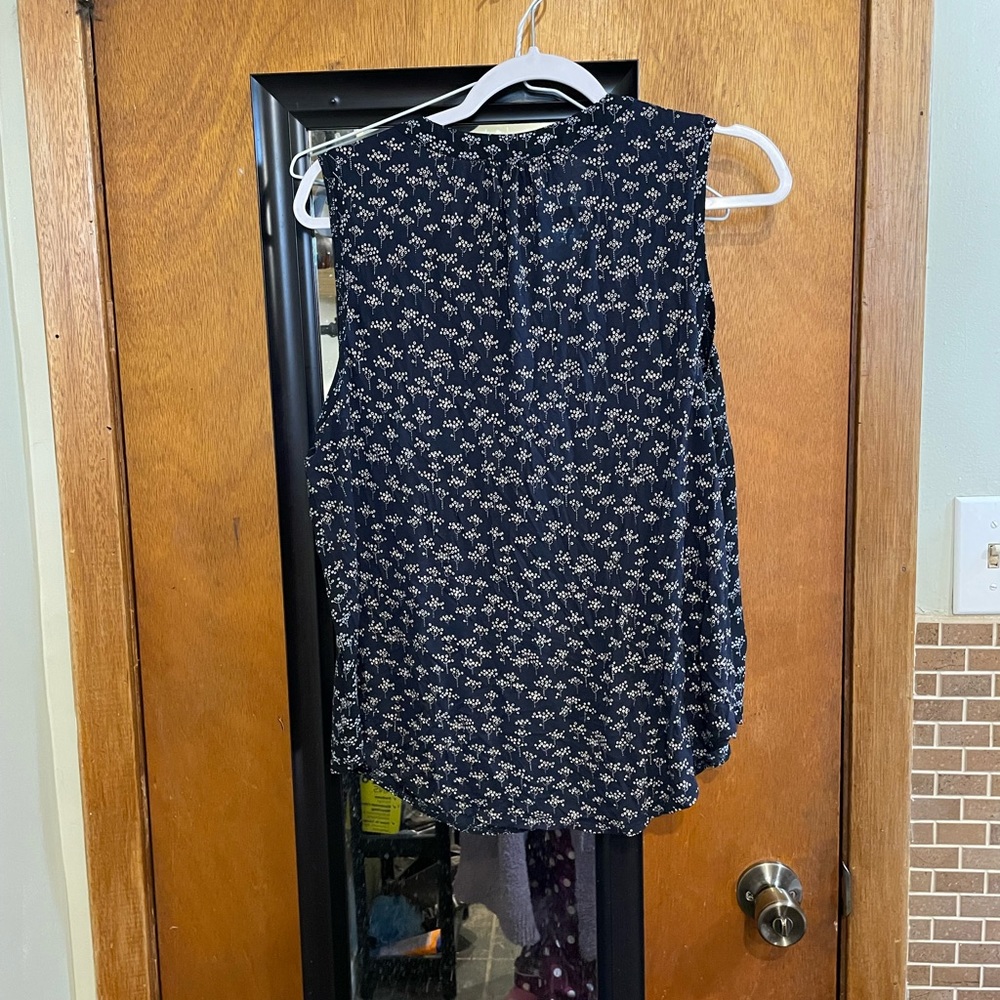 Excellent condition. Beautiful and great for summer! Never worn. - Picture 5 of 5